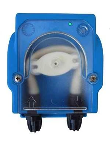 Pompa dosatrice 230 V regolabile 0,2-1,5 l/h con indicatore di funzionamento e messaggio vuoto - Foto 1 di 5