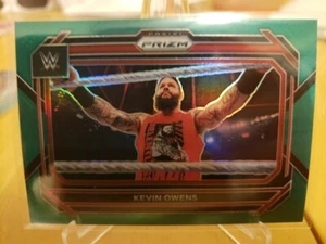Tarjeta Prisma WWE 2023 Kevin Owens Verde - Imagen 1 de 2