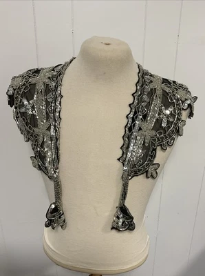 Винтажная дамская шаль с бахромой и бисером с блестками серебристая и черная один размер каплет - Изображение 1 из 4