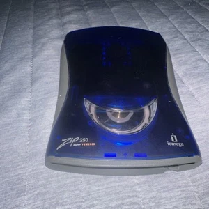 Iomega Zip 250 USB Powered External Disk Drive Model Z250USBPCMBP w/ USB Cable - Afbeelding 1 van 3