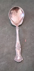 1847 Rogers Silverplate 6" Cuchara de Azúcar Uvas DE COLECCIÓN Triple X Chapado - Imagen 1 de 6