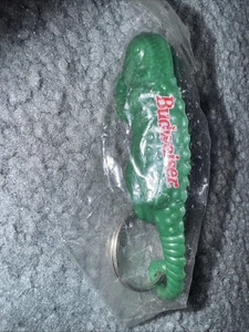 Vintage Budweiser Bier Werbung Schlüsselanhänger Flaschenöffner Gecko Chamäleon NEU - Bild 1 von 2