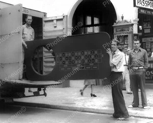 Police Seizing Gambling Equipment Vintage 8x10 Reprint Of Old Photo - Picture 1 of 1