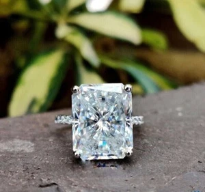 8CT Blanco Tratados Anillo con Diamante Radiante Corte Gran Brillo Y Luster - Imagen 1 de 5