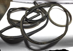 84-88 TOYOTA PICKUP TRUCK 4RUNNER OUTER DOOR SEAL RUBBER OEM RIGHT LEFT SET - Picture 1 of 4