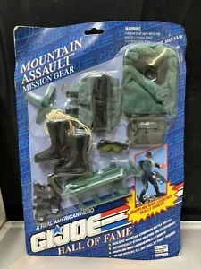 VINTAGE G.I. Joe Hall Of Fame Mountain Assault Mission Gear non aperto - A2 - Foto 1 di 7
