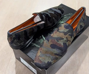 $ 398 Herren Magnanni "Voto" Samt Slipper Penny Halbschuhe grün Tarnmuster US 10 - Bild 1 von 8