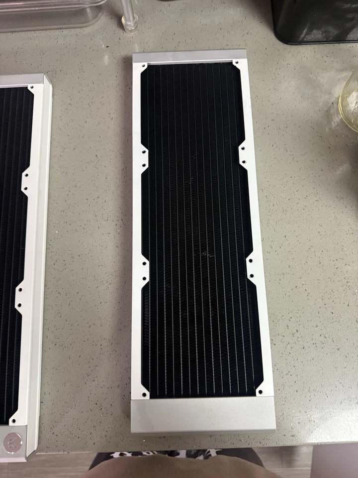 Radiador EKWB EKQuantum Superficie P420 Blanco G2U Foto 1 de 4