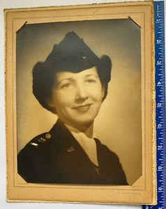 Army Lt. WAC Officer in Uniform - Picture 1 of 3