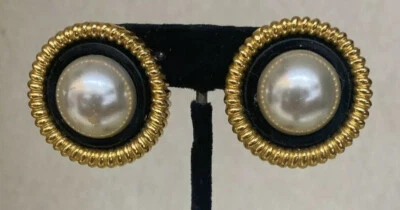 Vintage c.1960’s CHANEL Earrings Fluted Bezel Large Clip-On Gold/Black/Pearl - Image 1 of 4