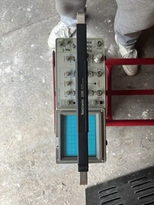 Tektronix 2215 60MHz Oscilloscope  - Picture 1 of 5