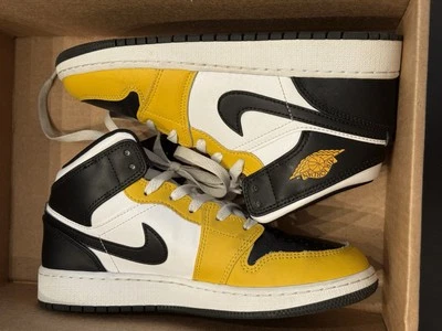 Tenis juveniles talla 5.5 AIR JORDAN 1 MID amarillo ocre negro DQ8423-701 zapatos Foto 1 de 4