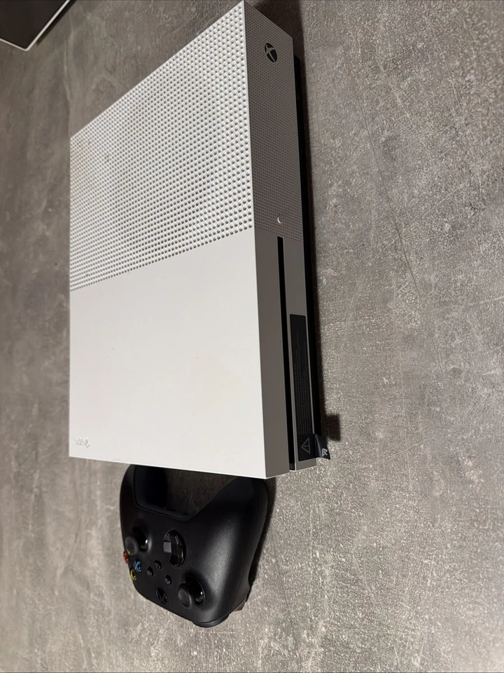 Microsoft Xbox One S 500GB, Weiß, Inkl. Controller - Bild 1 von 4