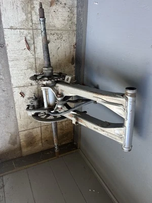 Yamaha Warrior 350 2001 eje trasero basculante brazo oscilante montaje 2002 2000 1999 Foto 1 de 4