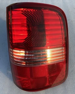 06-08 Lincoln Mark LT ESQUINA EXTERIOR QTR MTD luz trasera lado derecho del pasajero OEM - Imagen 1 de 9