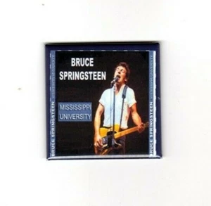 CUBIERTA DE ÁLBUMES DE DISCOS IMANES DE LA UNIVERSIDAD BRUCE SPRINGSTEEN MISSISSPPI 2X2 - Imagen 1 de 2