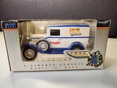 Banco Die Cast Eagle Food Modelo A De Colección 100 Años Nuevo en Caja Especificaciones Fundidas Clásicos Foto 1 de 4