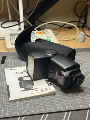 Canon Speedlite 430EX Camera Flash - Image 1 of 3