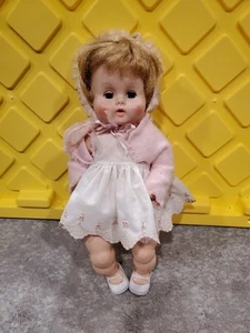 Vintage 1960’s Vogue Ginny Baby Doll Blue Sleepy Eyes Blond Hair 14 Inch - Picture 1 of 3