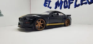 Modelo de coche Jada 32409 1/24 2020 Ford Mustang Shelby GT500 diecast negro/dorado - Imagen 1 de 11