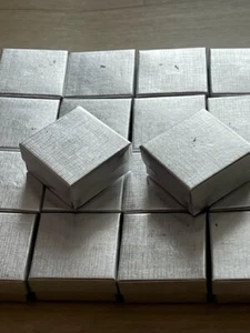 WHOLESALE JOBLOT 50 SILVER CARDBOARD EARRING BOX, PENDANT BOX, JEWELLERY BOXES - Picture 1 of 6