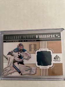 11-12 SP Game Used Antti Niemi Patch /35