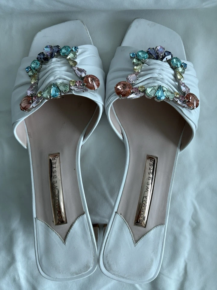 Sapatos femininos Sophia Webster couro marfim com ornamento tamanho 37,5 - Imagem 1 de 4