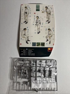 MiniArt # 35021 German Tank Crew (Winter Uniforms) 1943-45 1/35 Scale Model Kit - Picture 1 of 3