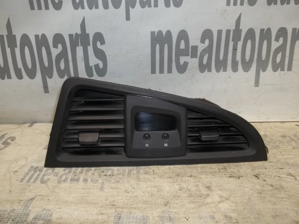 Nissan Pathfinder Infiniti QX4 2001-2004 tablero central aire acondicionado ventilación con reloj fabricante de equipos originales Foto 1 de 4