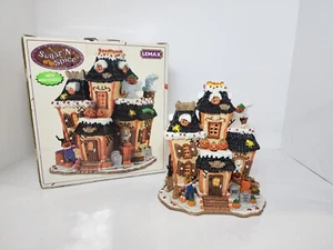Casa de pueblo de Halloween Lemax Sugar N Spice Not So Nice Manor - Imagen 1 de 7