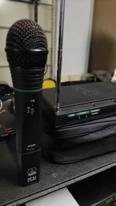 RadioMicrofono AKG Ht51 Con Microfono AKG D3700 +SR51 Ricevitore - Foto 1 di 2