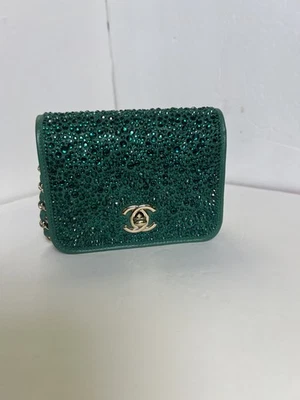 Mini bolso Chanel esmeralda cristal Swarovski herrajes dorados Foto 1 de 4