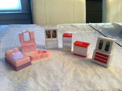 Lote de 7 Renwal vintage? Mueble de plástico para muñecas dormitorio, cocina, estudio Foto 1 de 4
