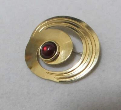 Подписанная золотистая гранатовая модернистская закрученная брошь STEVE STAMAS Studio Artisan - Изображение 1 из 4