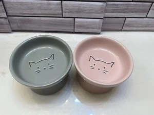 Signature Cute cat face Elevated cat bowl 7cm Tall Pink& Gray set of 2 New - Picture 1 of 8