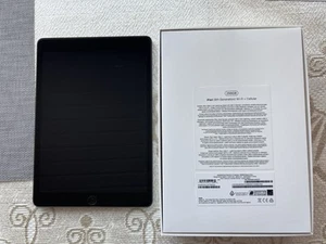 Apple iPad 9. Gen 256GB, Wi-Fi + 5G (Ohne Simlock), 10,2 Zoll - Space Grau - Bild 1 von 11
