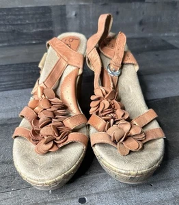 BOC BORN Keenan Floral Blumen Riemen Kork Keilabsatz Sandale gelb Leder Größe 10/42 - Bild 1 von 9