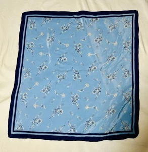 Disney Katalog blau Seidentuch Blumen quadratisch - Bild 1 von 6