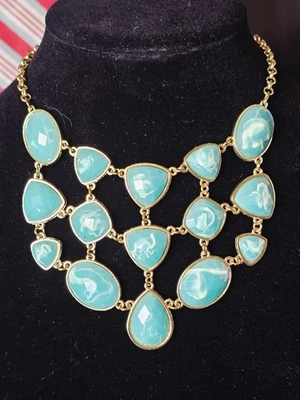 Collar babero azul verde azulado tono dorado llamativo colorido Foto 1 de 3