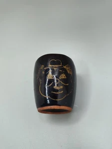 Taza Sake Payaso Vintage Negro Rojo Arcilla Hecha en Japón 1.75"H - Imagen 1 de 7