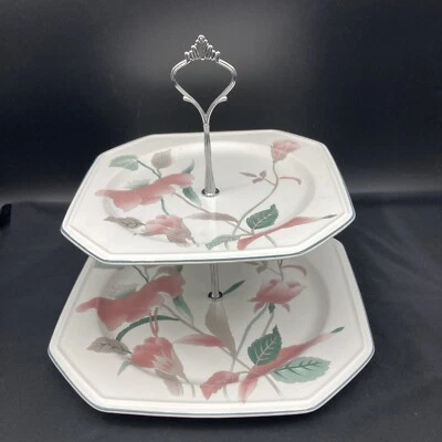 Prato de biscoito e cupcake Lazy Susan Mikasa flores de seda dois níveis ~ - Imagem 1 de 4