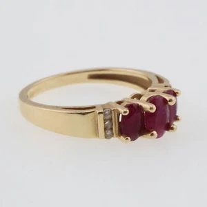 Three Stone Ruby & Diamond Estate Ring Size 7 14k Yellow Gold 3.4g - Picture 1 of 6
