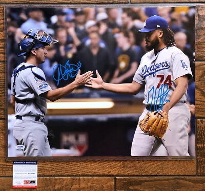 FOTO FIRMADA DOBLE 16x20 CERTIFICADA PSA/DNA DODGERS AUSTIN BARNES & KENLEY JANSEN Foto 1 de 4