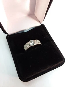 Sterling Silber Ring mit Zirkonia Mittelstein und 3 kleineren Seitensteinen - Bild 1 von 5