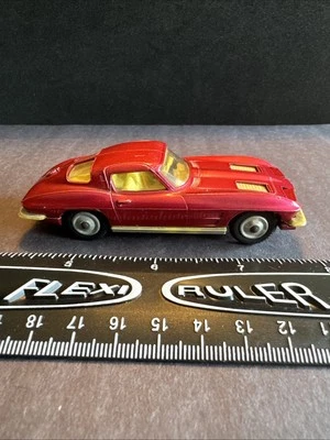 Faros Corgi Toys 310 1963 Chevrolet Corvette Sting Ray - ventana dividida Foto 1 de 4