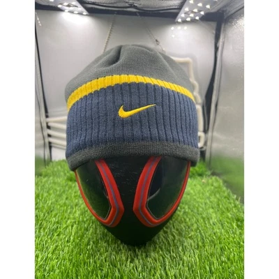 Gorra de invierno emitida por el equipo Nike Suecia de hockey sobre hielo Foto 1 de 4