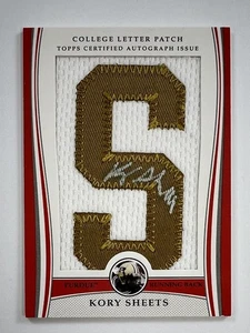 2009 Topps #LAP-KS Kory Fogli College Lettera Patch "S" Auto 24/175 AR95 - Foto 1 di 2