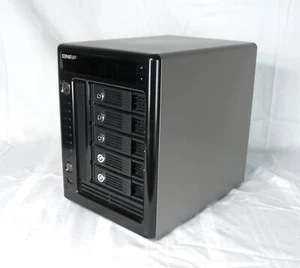 QNAP TS-509 Pro Turbo NAS Unité de stockage réseau à 5 disques baie (sans disque dur) - Photo 1/7
