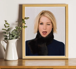 Christina Applegate : 10"x8" Professional Photo - Picture 1 of 2