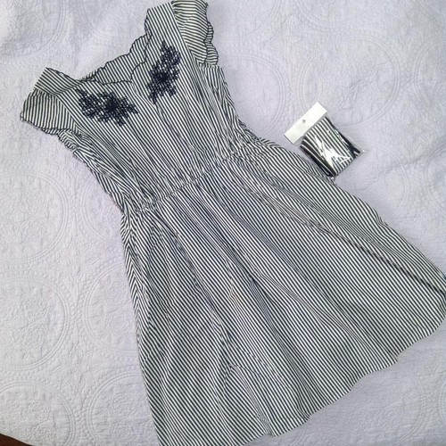 Abito smanicato Burberry etichetta blu pizzo capesante B